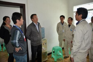 李德勇指导凤冈供电局理顺农电用工组聘考试工作