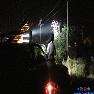 黑夜抢修，只为那盏明灯
