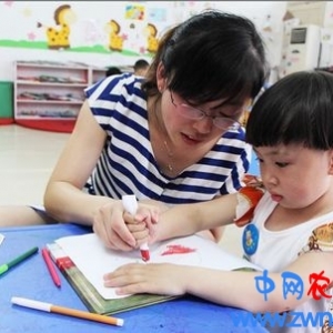 牵手轻微脑瘫患儿  电建志愿者在行动