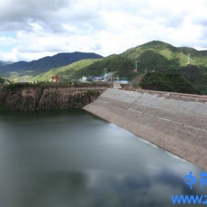 “滇池”再现糯扎渡 ——武警水电部队承建的云南糯扎渡大坝提前13天封顶（图）