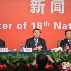 刘振亚出席党的十八大新闻中心中外记者集体采访活动
