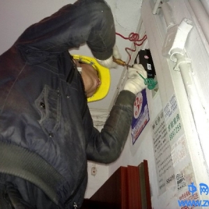 “有了你们的关心，这个冬天不会冷了。”
