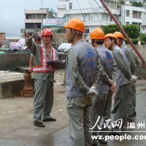浙江洞头：电力海霞学雷锋 春寒暖心服务亮丽渔村