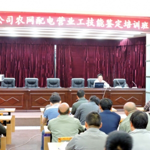 紧锣密鼓再培训　职工素质上台阶