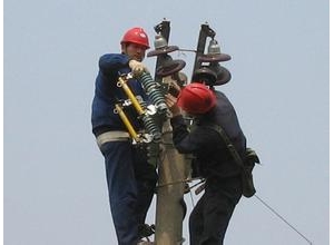 10KV配电线路直线杆组装