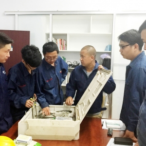 开展操作培训演练  强化人员专业技能